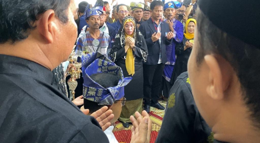 Tiba Di Batam Capres Anis Disambut Upacara Adat Melayu