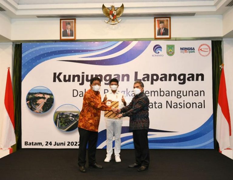 kominfo-menteri-johnny-PDN-AYH-22