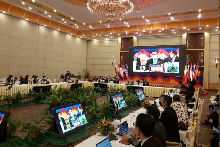 pertemuan-aem-ke-54-estafet-keketuaan-di-tingkat-menteri-dan-akselerasi-berbagai-komitmen_wBK5C7qvK5