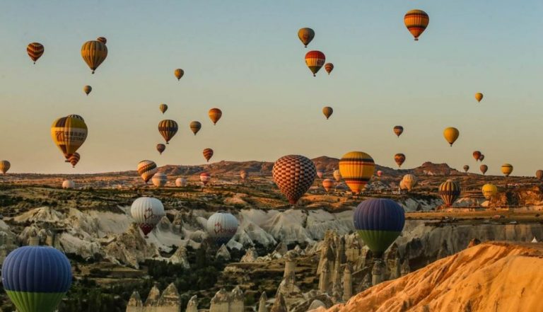 3-Cappadocia-Gambar-Foto-Tempat-Wisata-Terkenal-dan-Favorit-di-Turki-1140x760