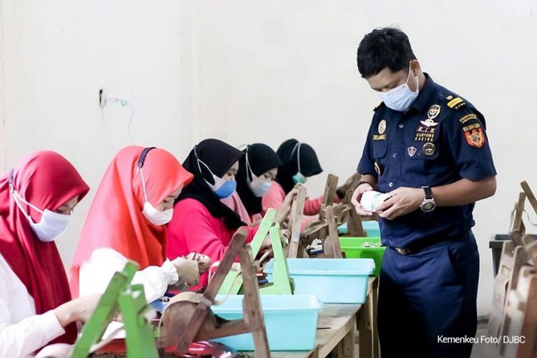 19257598-4edb-4478-9cca-1125d37ea45f-cukai-rokok