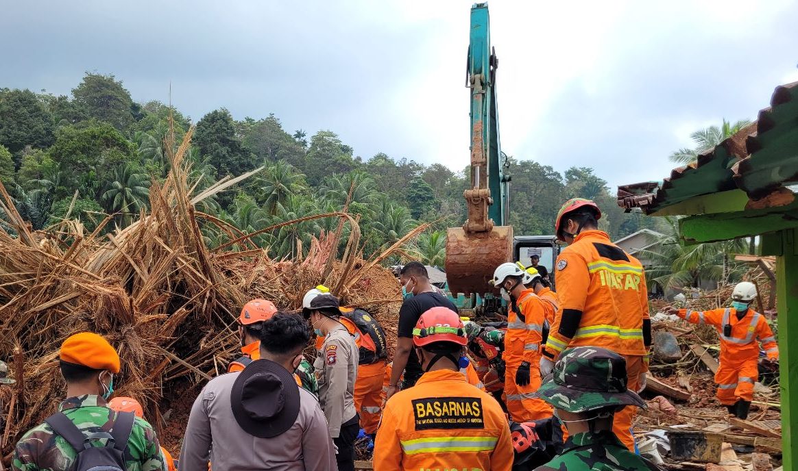 Updte Longsor Serasan: 50 Meninggal, 4 Dalam Pencarian