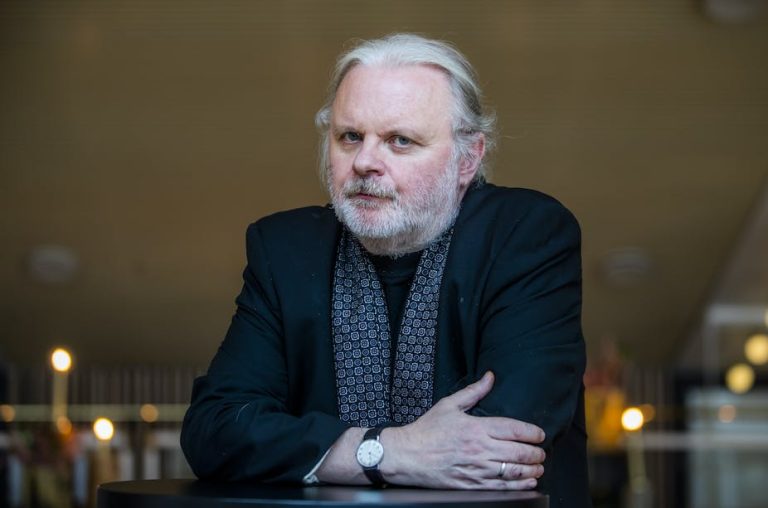 file-20231006-17-5bex8k