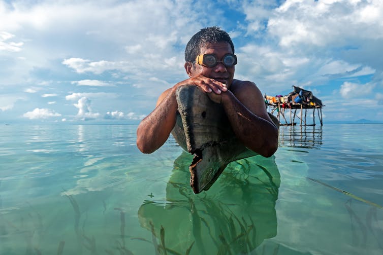 Di Indonesia bagian timur, Orang Laut yang populer adalah Bajo atau Bajau.